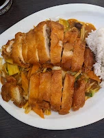 Knuspriges Huhn Mit Gemüse Rotem Thai Curry In Kokosmilch